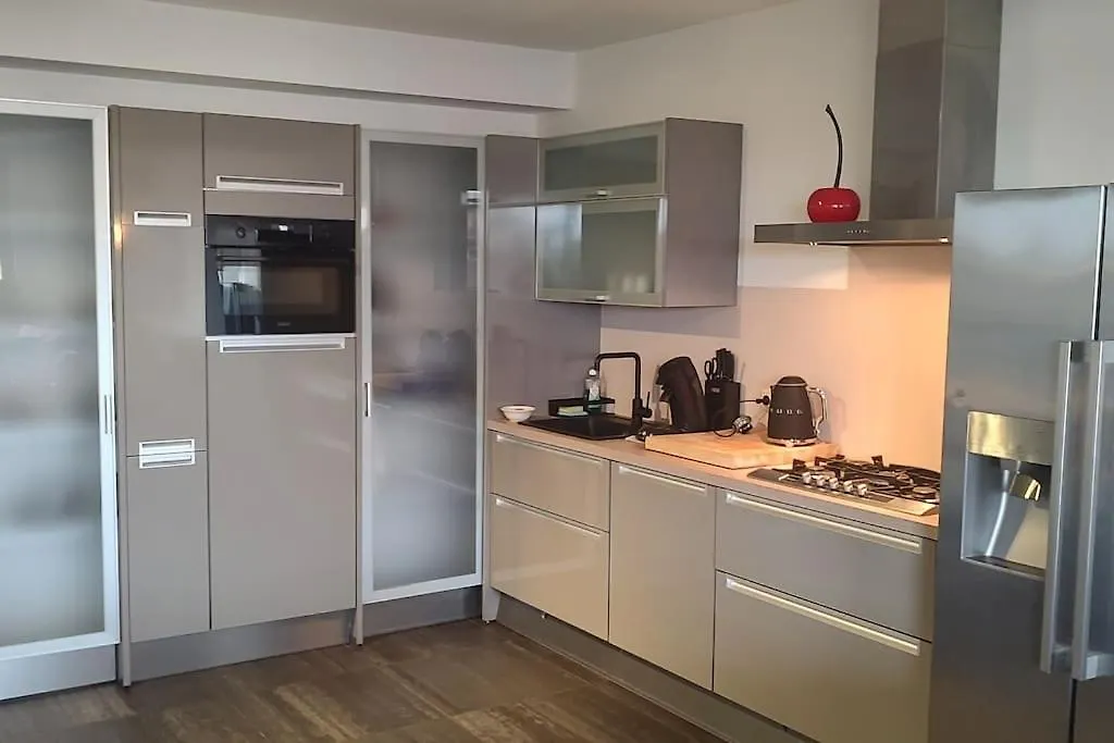 Schitterende Loft Met Gratis Parking, Vlakbij Antwerpen Apartment  Antwerp